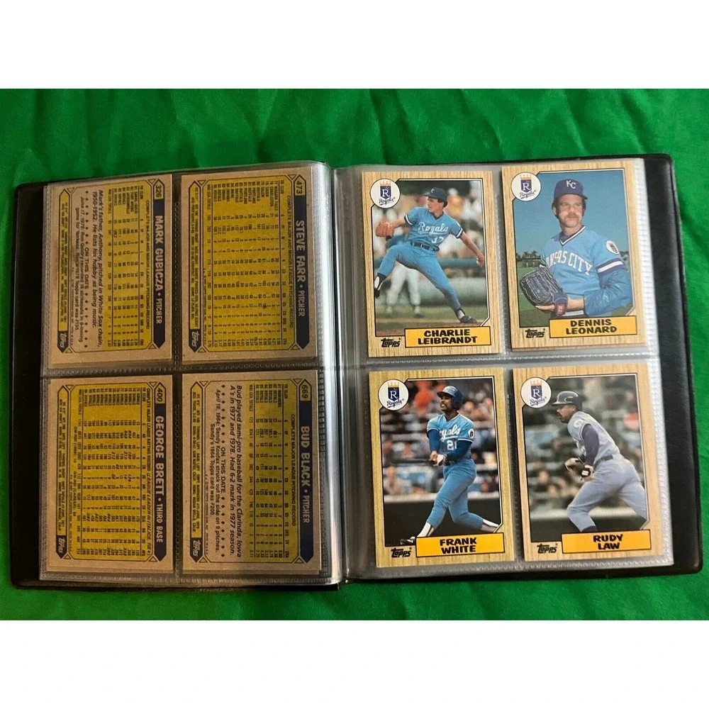 Kansas City Royals 1987 Topps Team Set with 40 card collector‎ album. Bo Jackson
